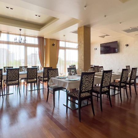 Hotel Tolea Targoviste Eksteriør billede