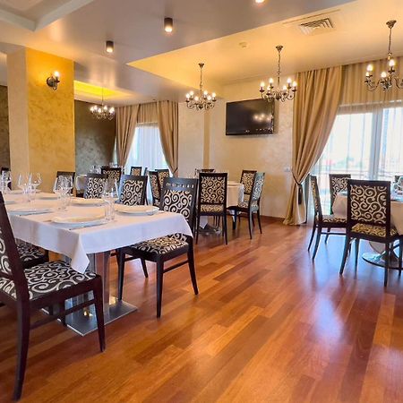 Hotel Tolea Targoviste Eksteriør billede