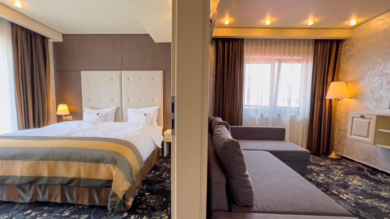 Hotel Tolea Targoviste Eksteriør billede