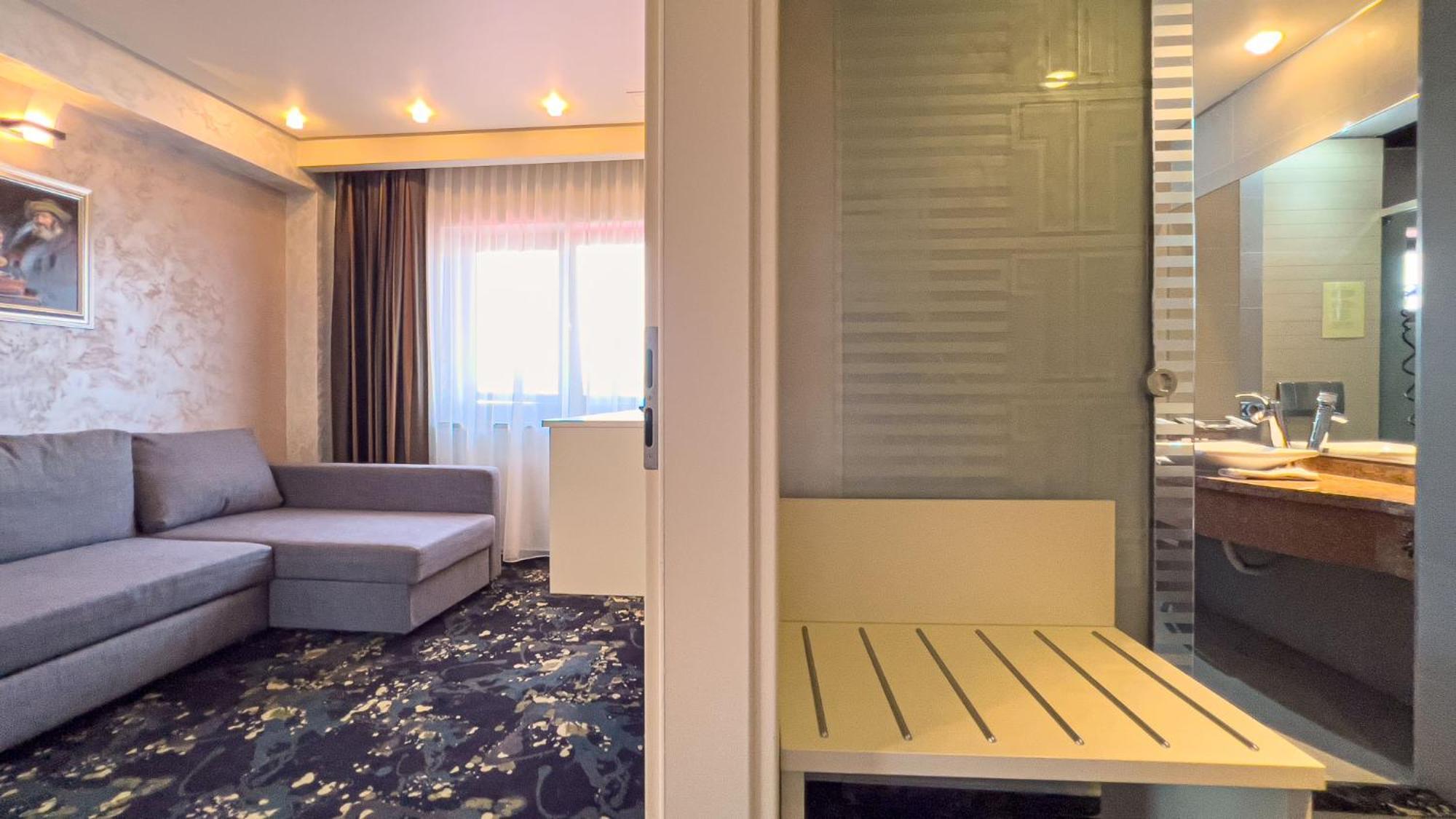 Hotel Tolea Targoviste Eksteriør billede