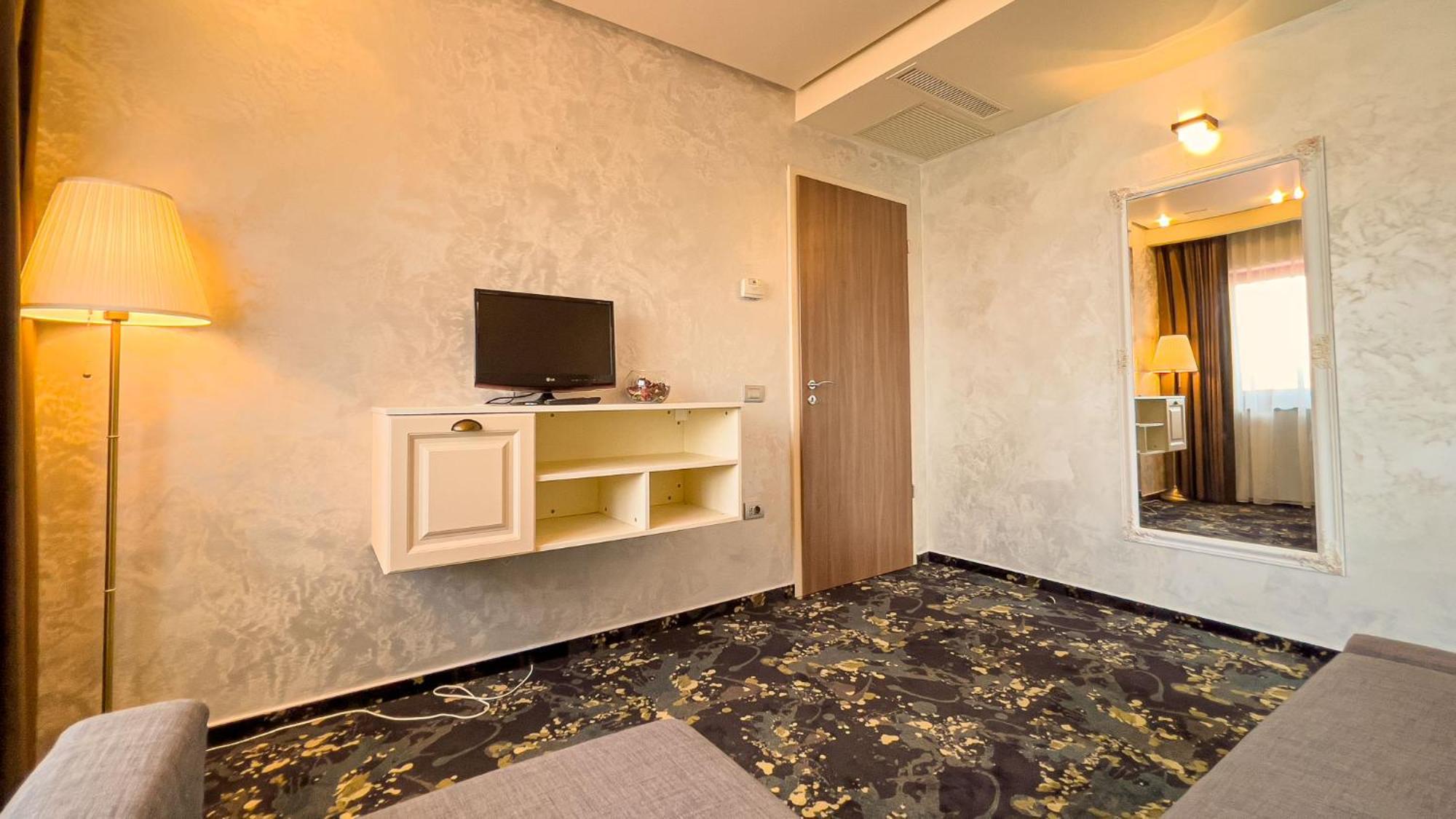 Hotel Tolea Targoviste Eksteriør billede
