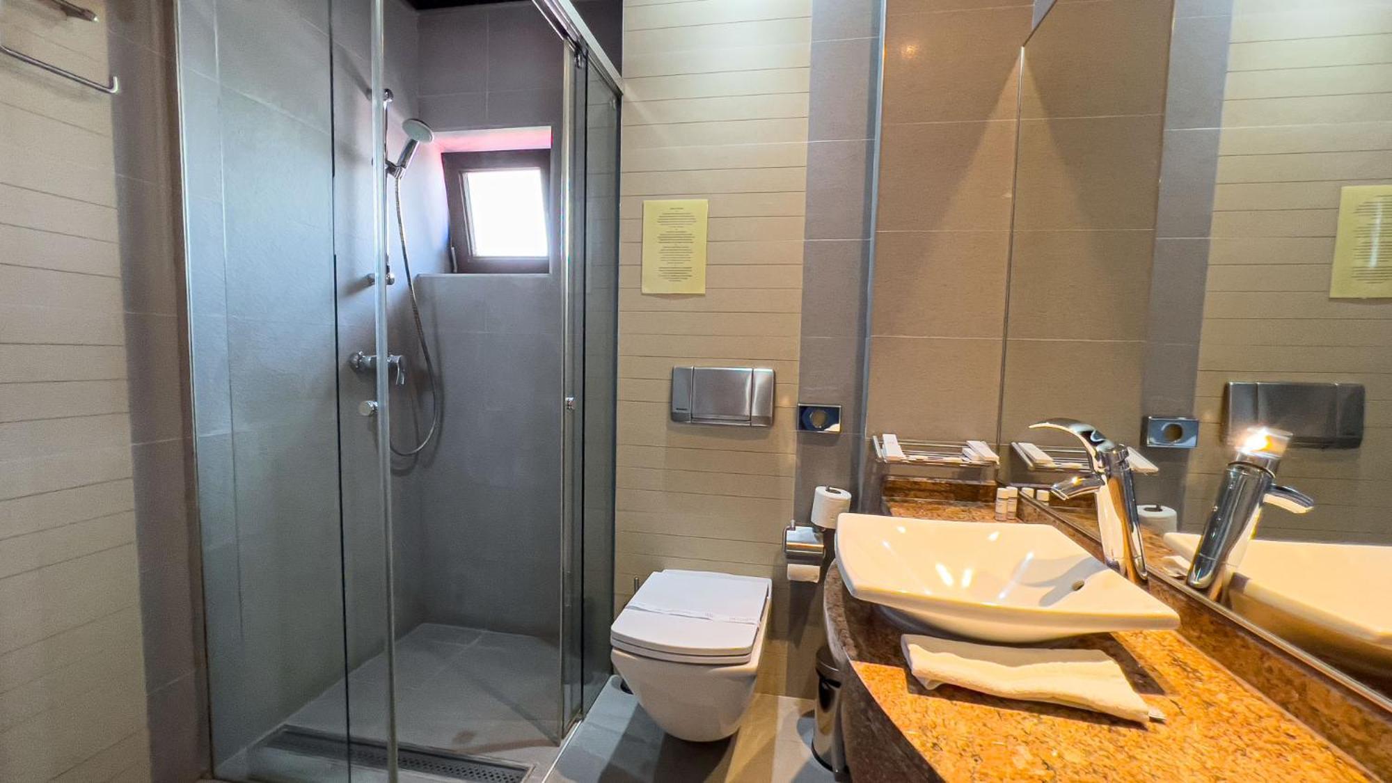 Hotel Tolea Targoviste Eksteriør billede