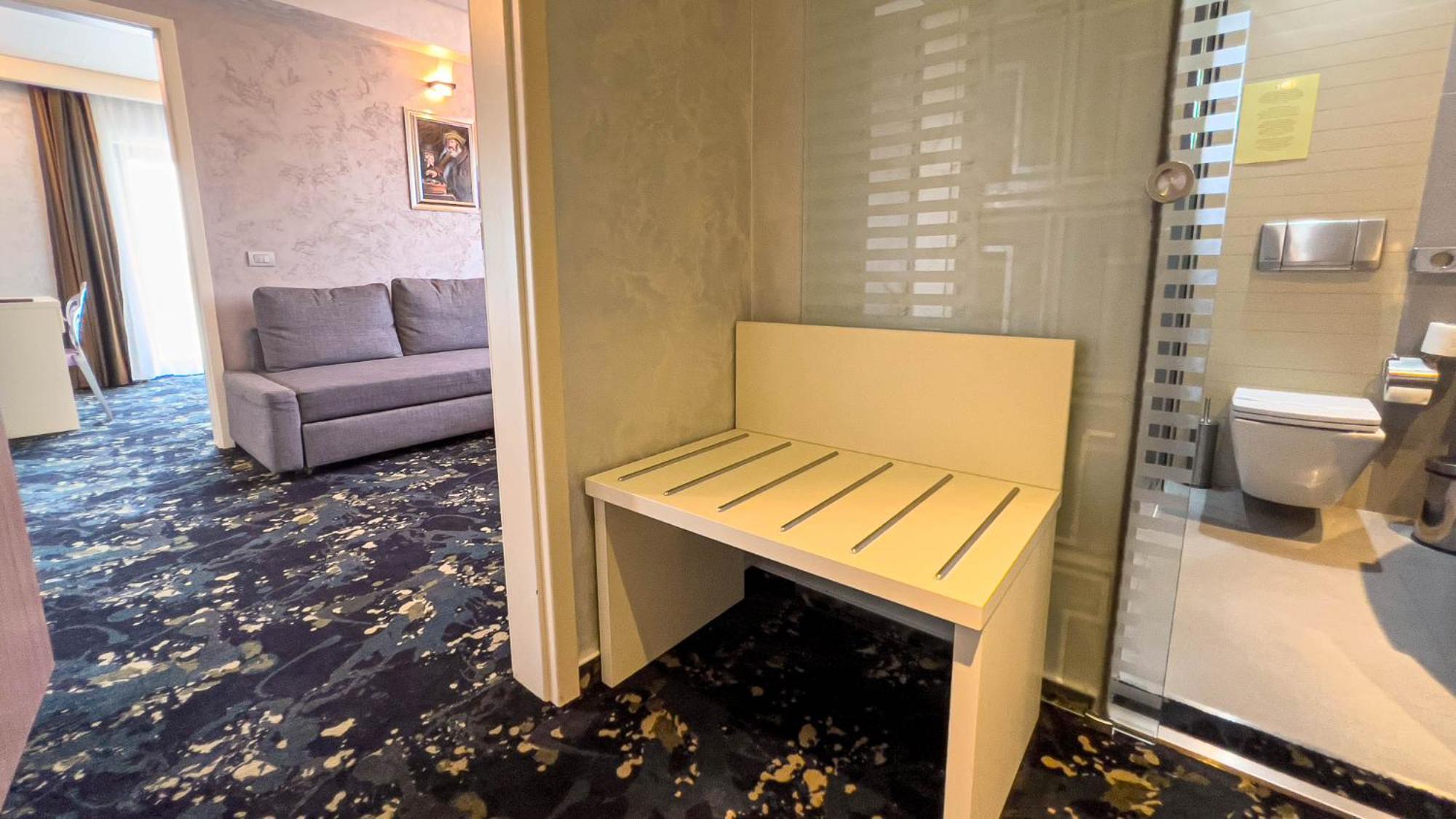Hotel Tolea Targoviste Eksteriør billede