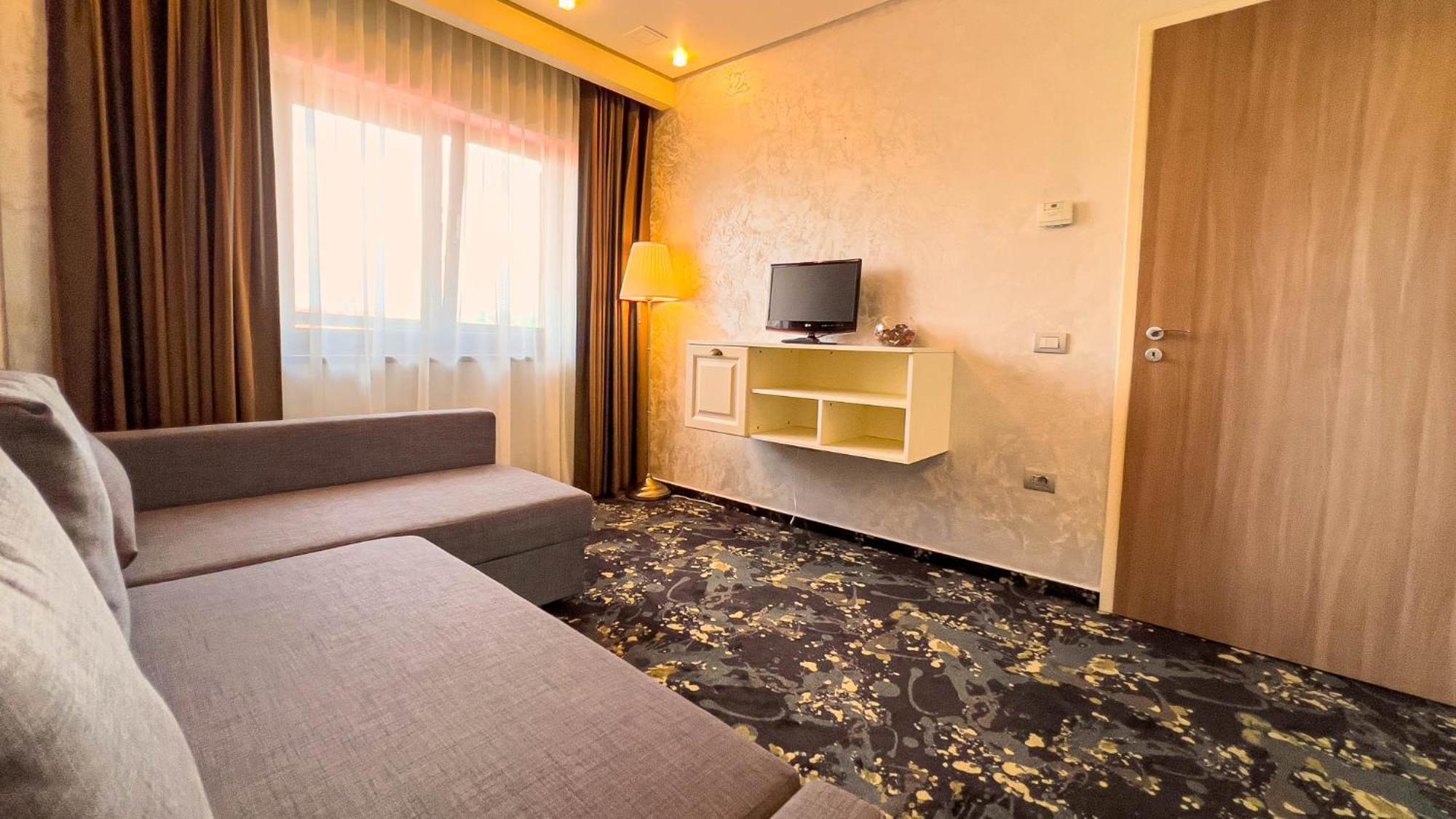 Hotel Tolea Targoviste Eksteriør billede