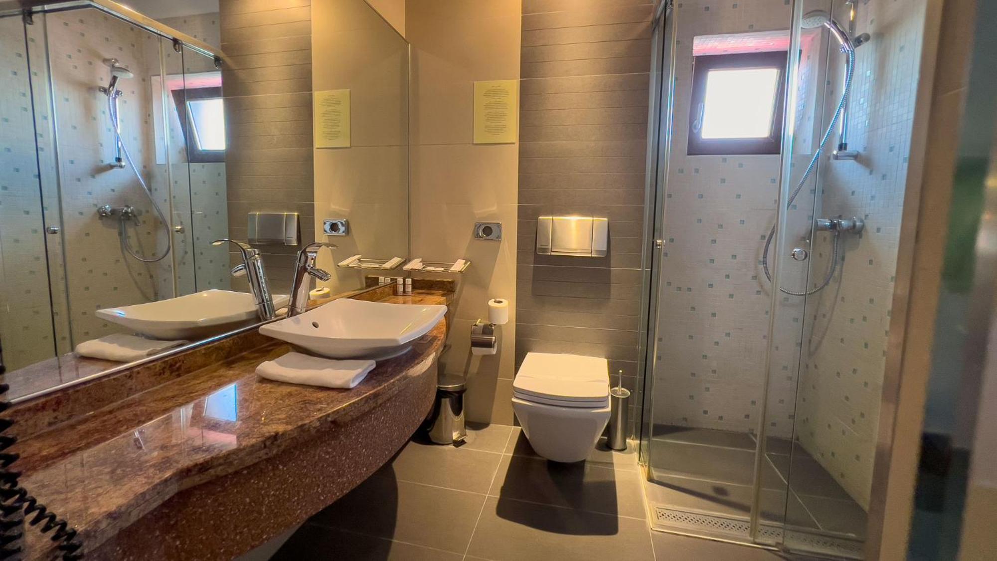Hotel Tolea Targoviste Eksteriør billede