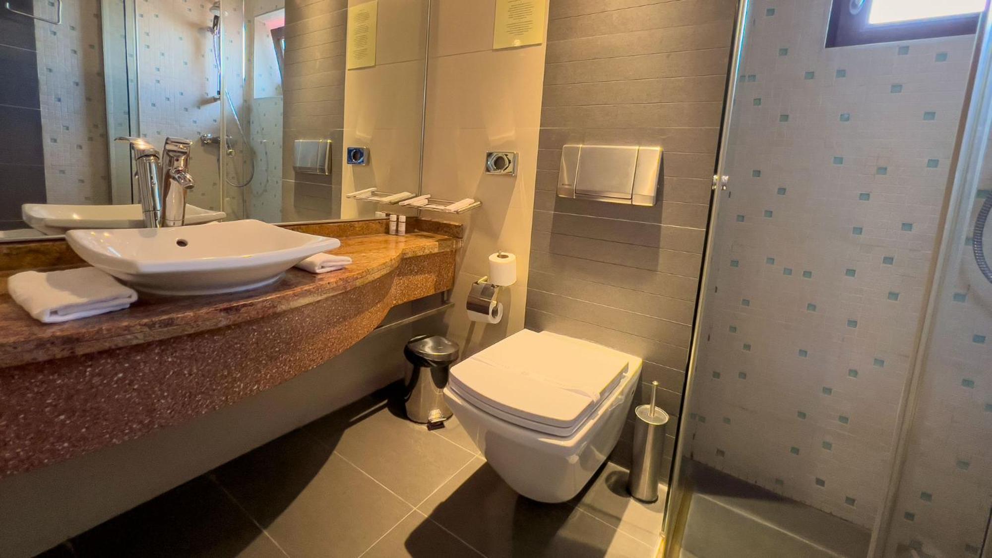 Hotel Tolea Targoviste Eksteriør billede