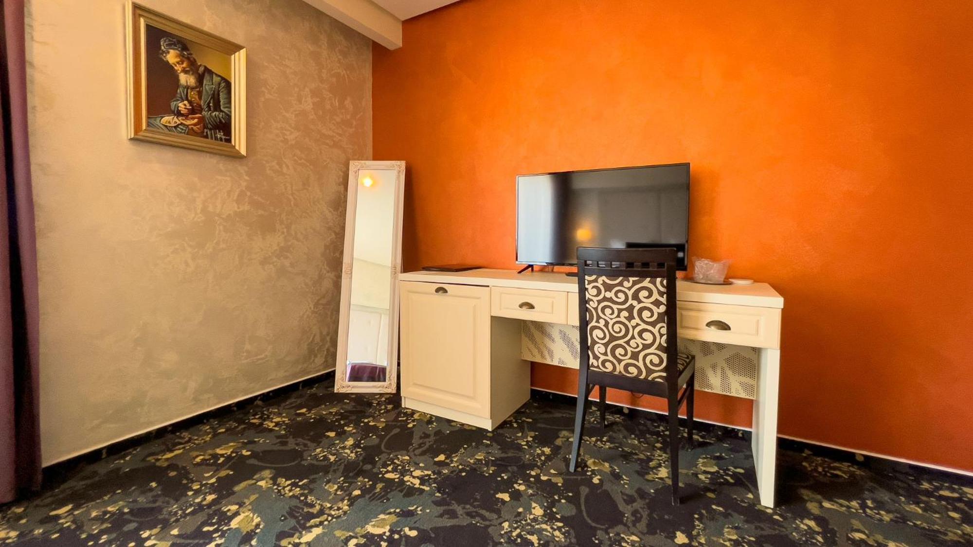 Hotel Tolea Targoviste Eksteriør billede