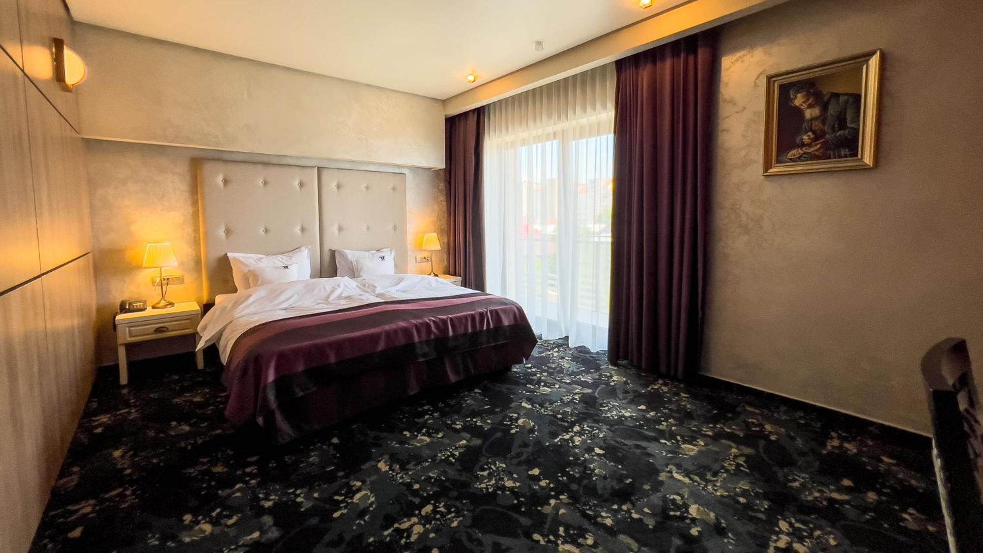 Hotel Tolea Targoviste Eksteriør billede